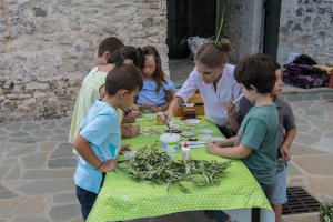 Τα παιδιά έφτιαξαν τα στεφάνια των νικητών